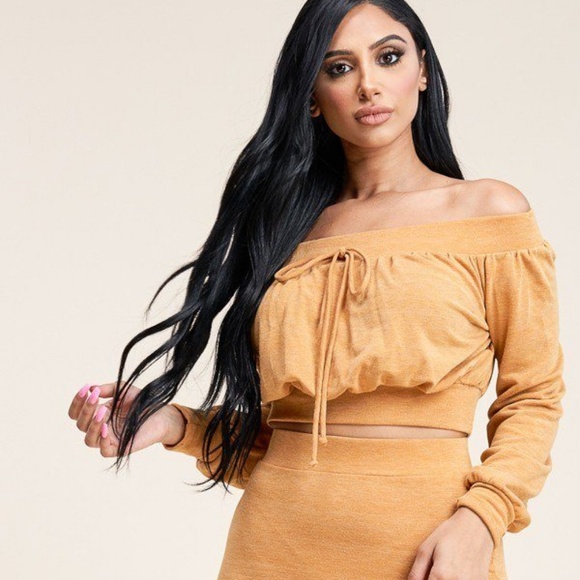 🌸NWT! Top And Skirt Two Piece Set - Picture 2 of 3